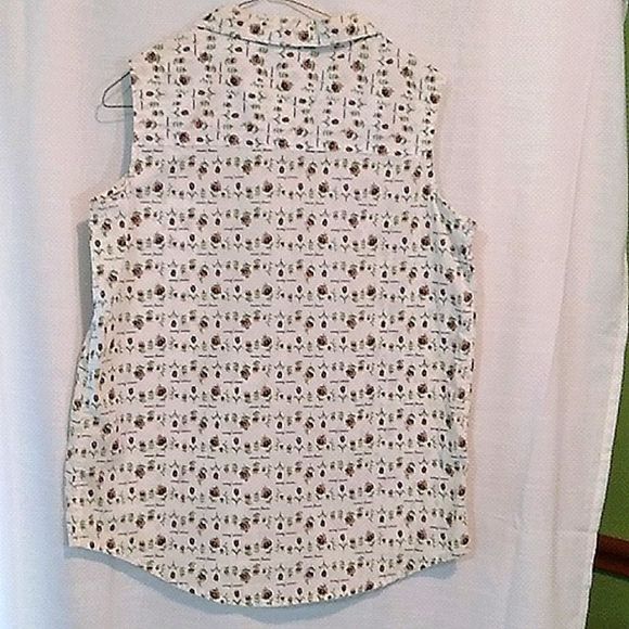 Basic additions medium cotton polyester short sleeve button up blouse. - Picture 6 of 6